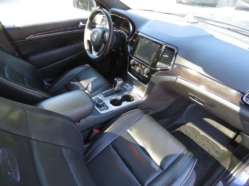 Used 2020 Jeep Grand Cherokee Overland AWD/4WD image 14