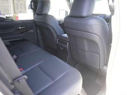 Used 2025 Lexus GX 550 w/ Cold Area Package image 15