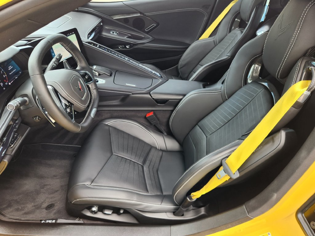 Used 2025 Chevrolet Corvette Z06 w/ Stealth Interior Trim Package RWD image 13