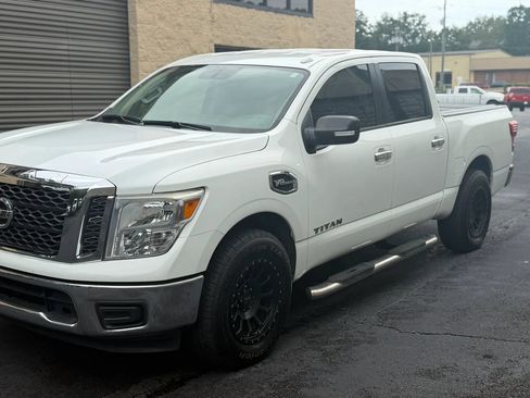 Used 2017 Nissan Titan SV RWD image 37
