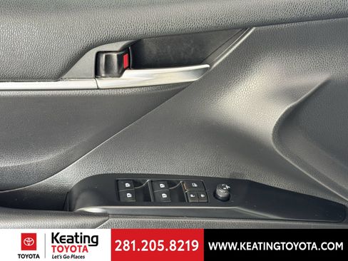 Used 2020 Toyota Camry SE FWD image 11