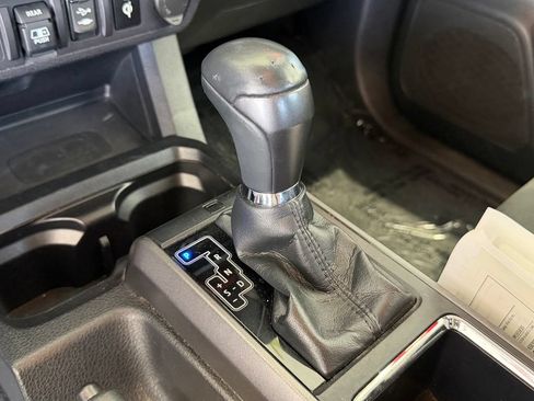 Used 2018 Toyota Tacoma TRD Sport AWD/4WD image 27