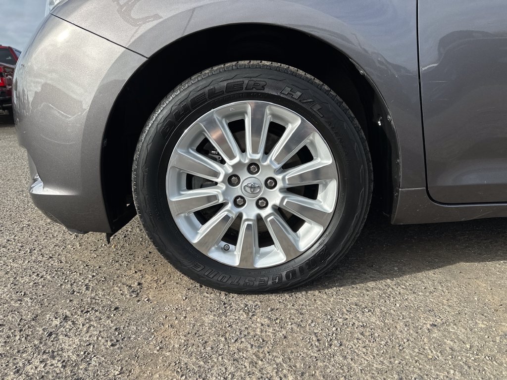 Used 2014 Toyota Sienna LE AWD/4WD image 11