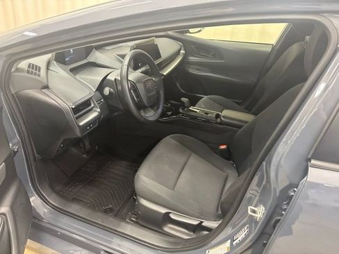 Used 2025 Toyota Prius LE FWD image 16