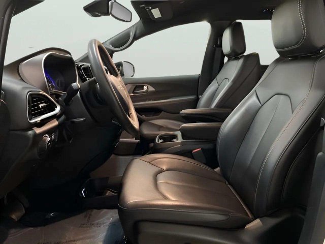 Used 2025 Chrysler Pacifica Select FWD image 60