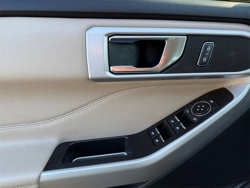 Certified 2021 Ford Explorer XLT image 16