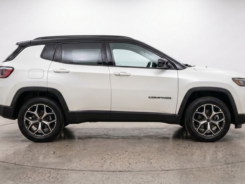 Used 2025 Jeep Compass Limited AWD/4WD image 11