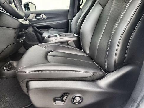 New 2027 Chrysler Pacifica LX FWD image 19