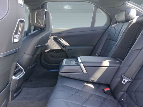 New 2026 BMW 750e xDrive image 29