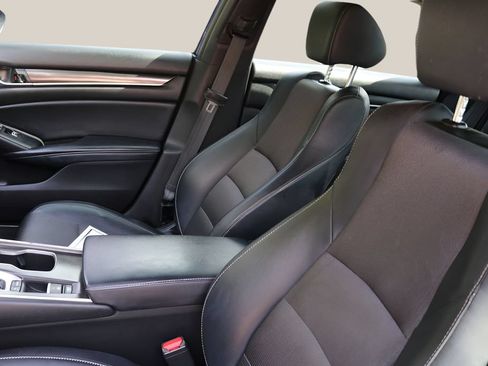 Used 2018 Honda Accord Sport image 12