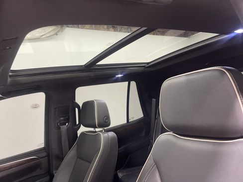 Used 2022 Chevrolet Tahoe Premier AWD/4WD image 15