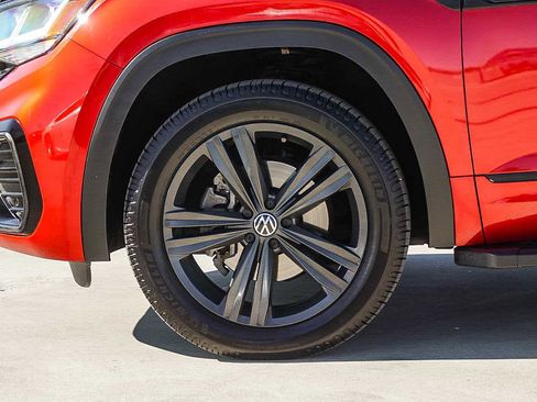 Used 2020 Volkswagen Atlas Cross Sport SE w/ Panoramic Sunroof Package image 9