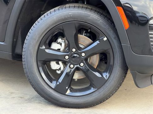 New 2025 Jeep Grand Cherokee Limited w/ Black Appearance Package image 8