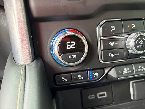 Certified 2024 GMC Yukon SLT w/ SLT Premium Package RWD image 24