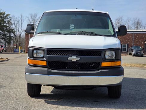 Used 2014 Chevrolet Express 2500 image 2