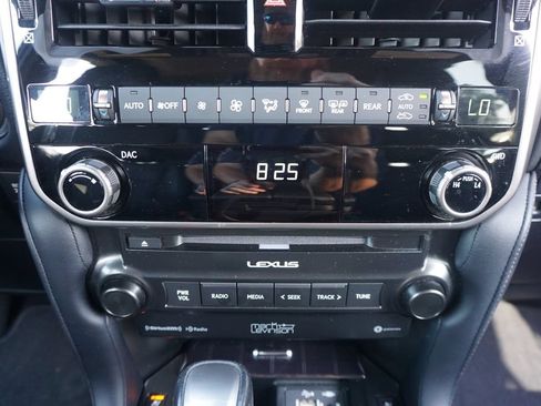 Used 2022 Lexus GX 460 Premium w/ Accessory Package AWD/4WD image 12