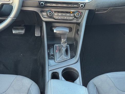 Used 2021 Kia Niro LXS image 14