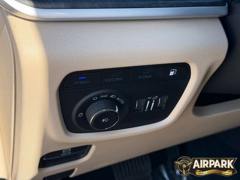 New 2023 Jeep Grand Cherokee 4WD 4xe w/ Luxury Tech Group II image 16