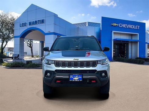 Used 2024 Jeep Compass Trailhawk image 2