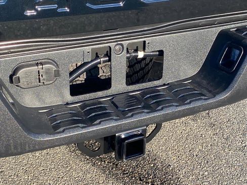 Used 2022 Toyota Tacoma TRD Off-Road image 5