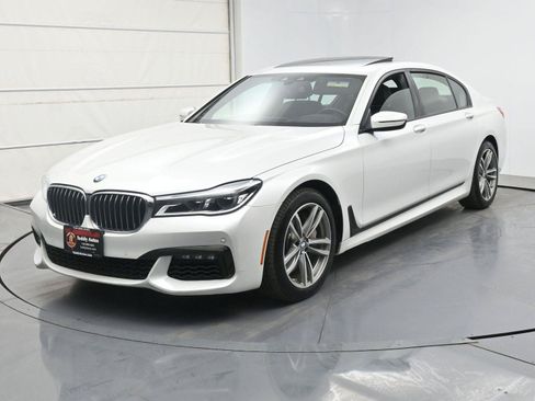 Used 2019 BMW 750i xDrive w/ M Sport Package AWD/4WD image 1