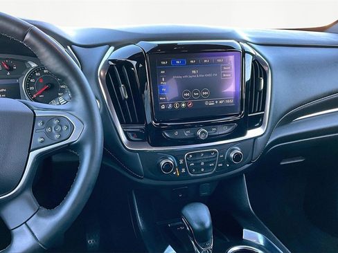 Used 2023 Chevrolet Traverse LT image 6
