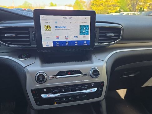 Used 2020 Ford Explorer XLT w/ Equipment Group 202A AWD/4WD image 13