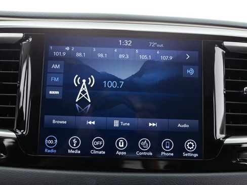 Used 2018 Chrysler Pacifica Touring-L w/ Premium Audio Group FWD image 32