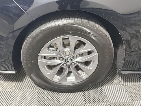 Used 2024 Toyota Sienna LE image 12