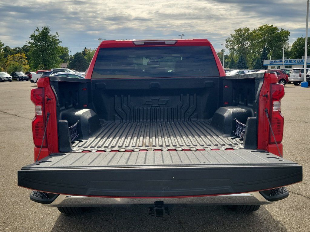 Used 2024 Chevrolet Silverado 1500 LT AWD/4WD image 29