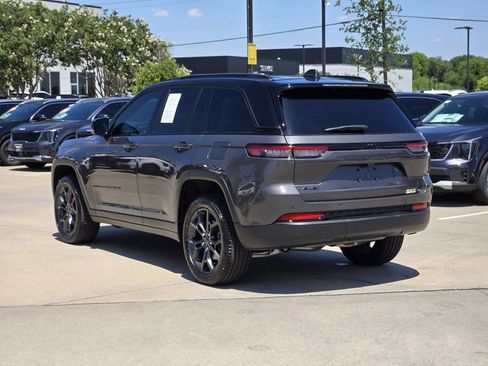Used 2025 Jeep Grand Cherokee Limited w/ Trailer Tow Package AWD/4WD image 3