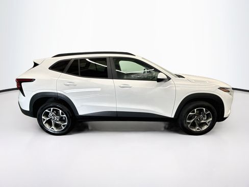 Used 2026 Chevrolet Trax LT FWD image 10
