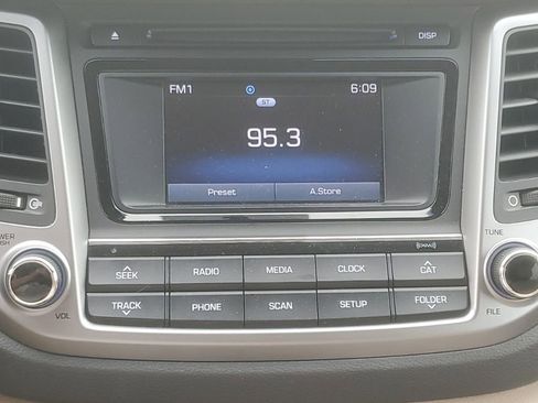 Used 2017 Hyundai Tucson SE AWD/4WD image 9