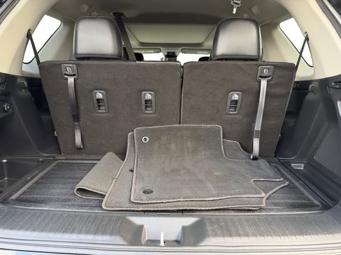 Used 2023 Honda Pilot Touring image 4