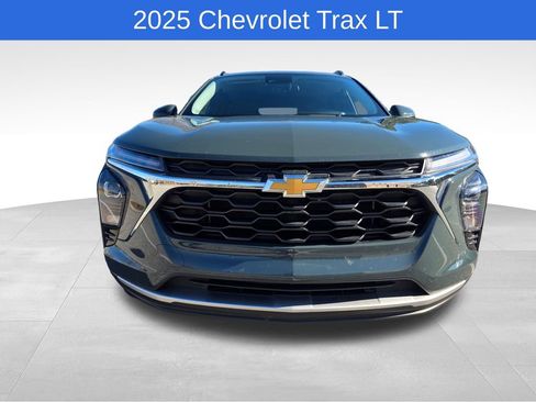 Certified 2025 Chevrolet Trax LT w/ LT Convenience Package image 9