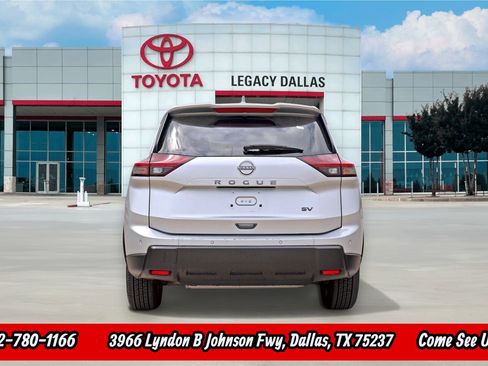 Used 2024 Nissan Rogue SV image 8