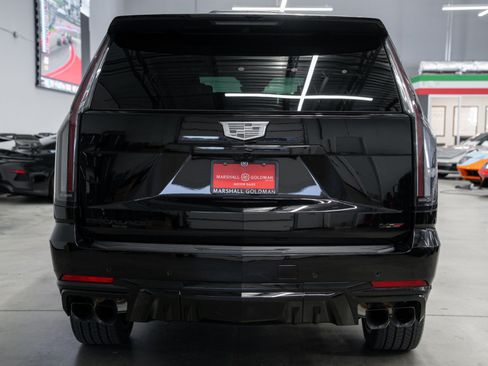 Used 2025 Cadillac Escalade V w/ LPO, ONYX Package AWD/4WD image 7