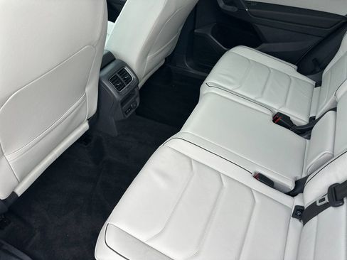 Used 2018 Volkswagen Tiguan SEL Premium AWD/4WD image 12