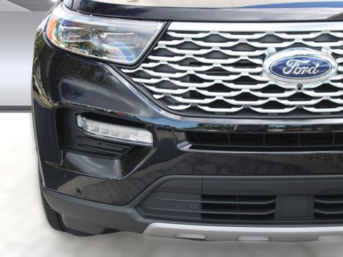 Used 2022 Ford Explorer Platinum w/ Equipment Group 601A image 11