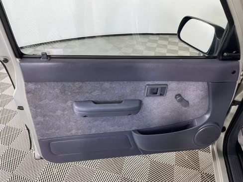 Used 2000 Toyota Tacoma 2WD Regular Cab image 12
