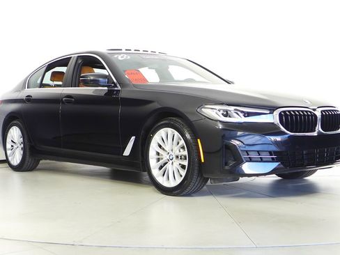 Certified 2023 BMW 530i w/ Convenience Package image 4