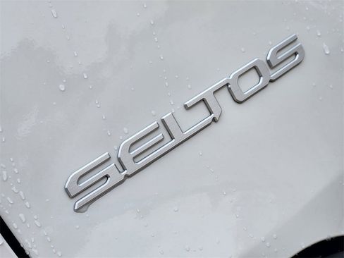 New 2026 Kia Seltos S image 8