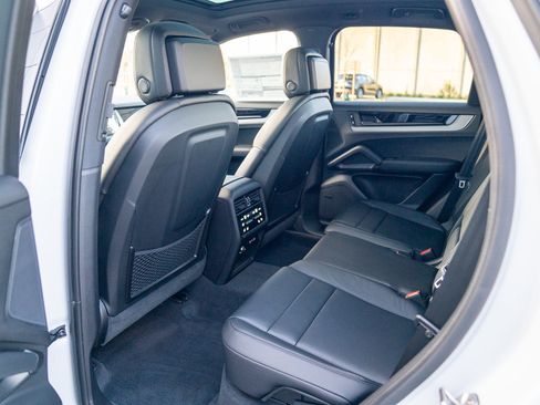 Certified 2026 Porsche Cayenne AWD/4WD image 22