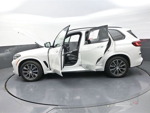 Used 2022 BMW X5 xDrive40i w/ M Sport Package image 38