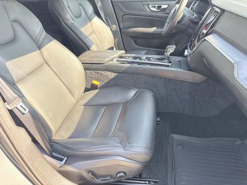 Used 2020 Volvo V60 T5 Cross Country w/ Protection Package Premier image 8