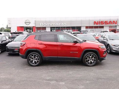Used 2025 Jeep Compass Limited AWD/4WD image 5