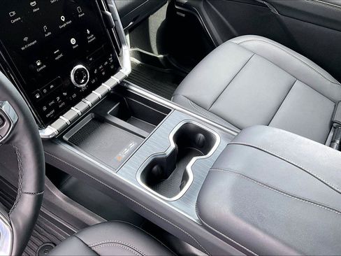 Used 2024 GMC Acadia Elevation w/ Luxury Package FWD image 16