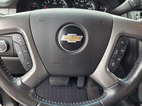 Used 2010 Chevrolet Suburban LT w/ Luxury Package AWD/4WD image 28