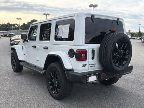 Used 2025 Jeep Wrangler Unlimited Sahara AWD/4WD image 7