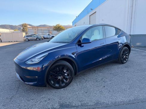 Used 2023 Tesla Model Y Long Range AWD/4WD image 12